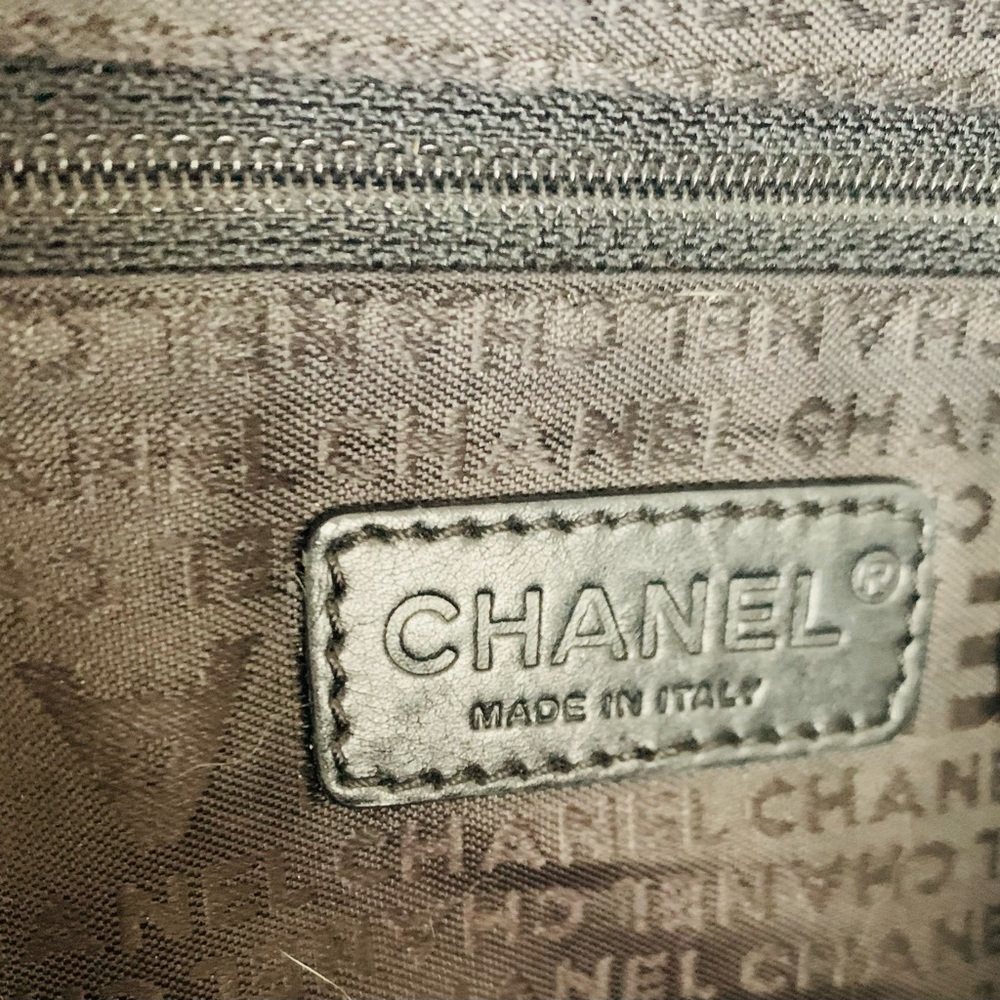 Authentic Chanel Black Leather Patchwork Bag With… - image 5